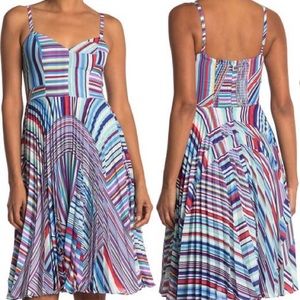 PARKER NWT - Magna pleated dress size 10 or 4